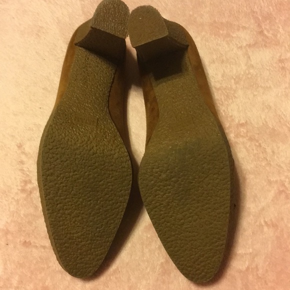 Stuart Weitzman Suede Tassel Gum sole Heels - Picture 5 of 12